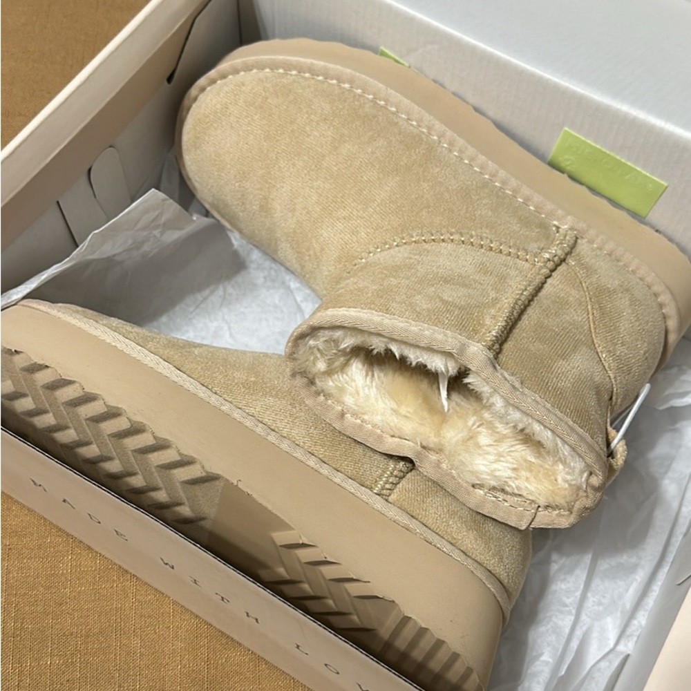 Altard State tan cloud booties size 6 NWT
